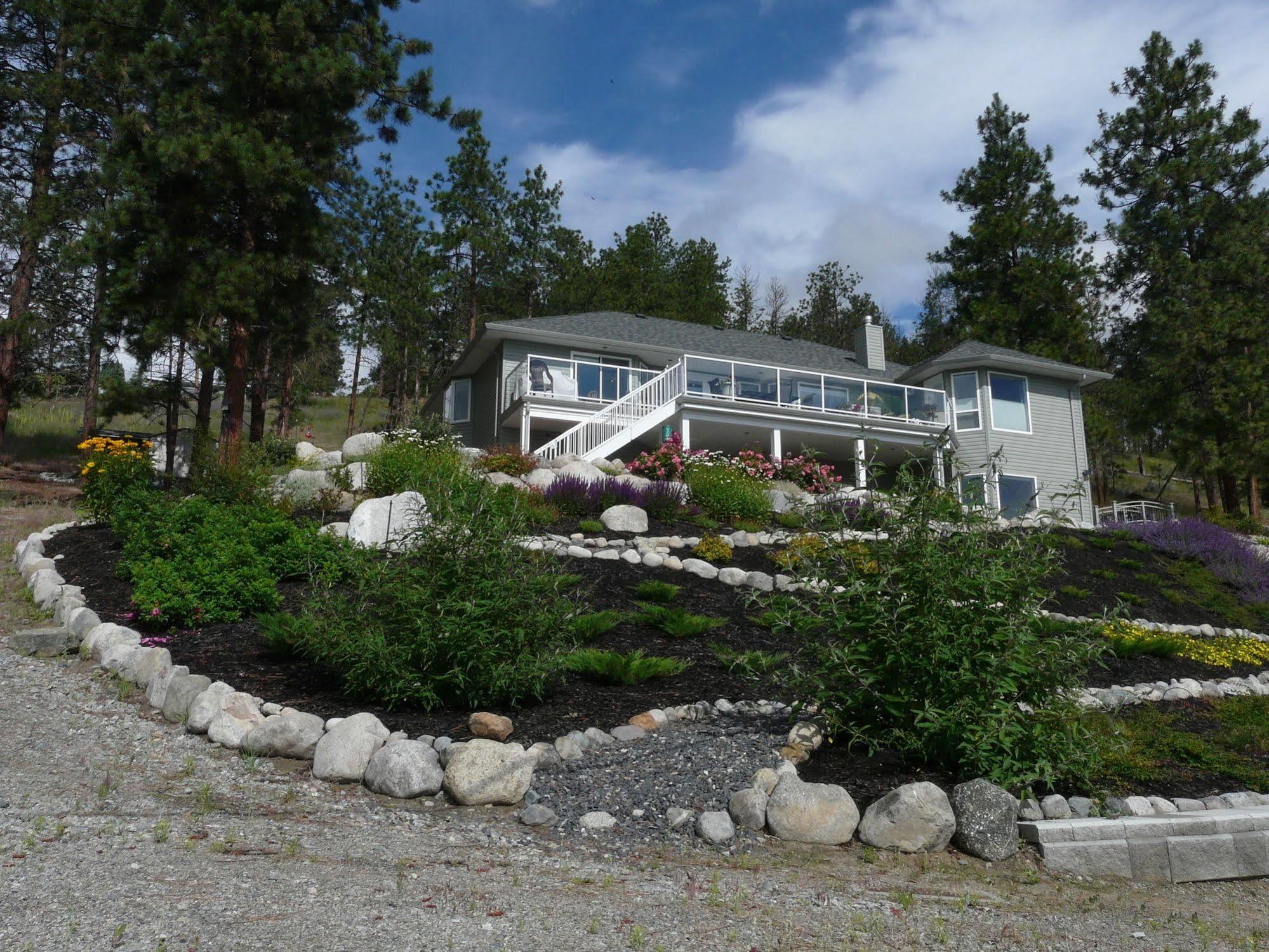 Heartstone B&B Peachland Exterior photo