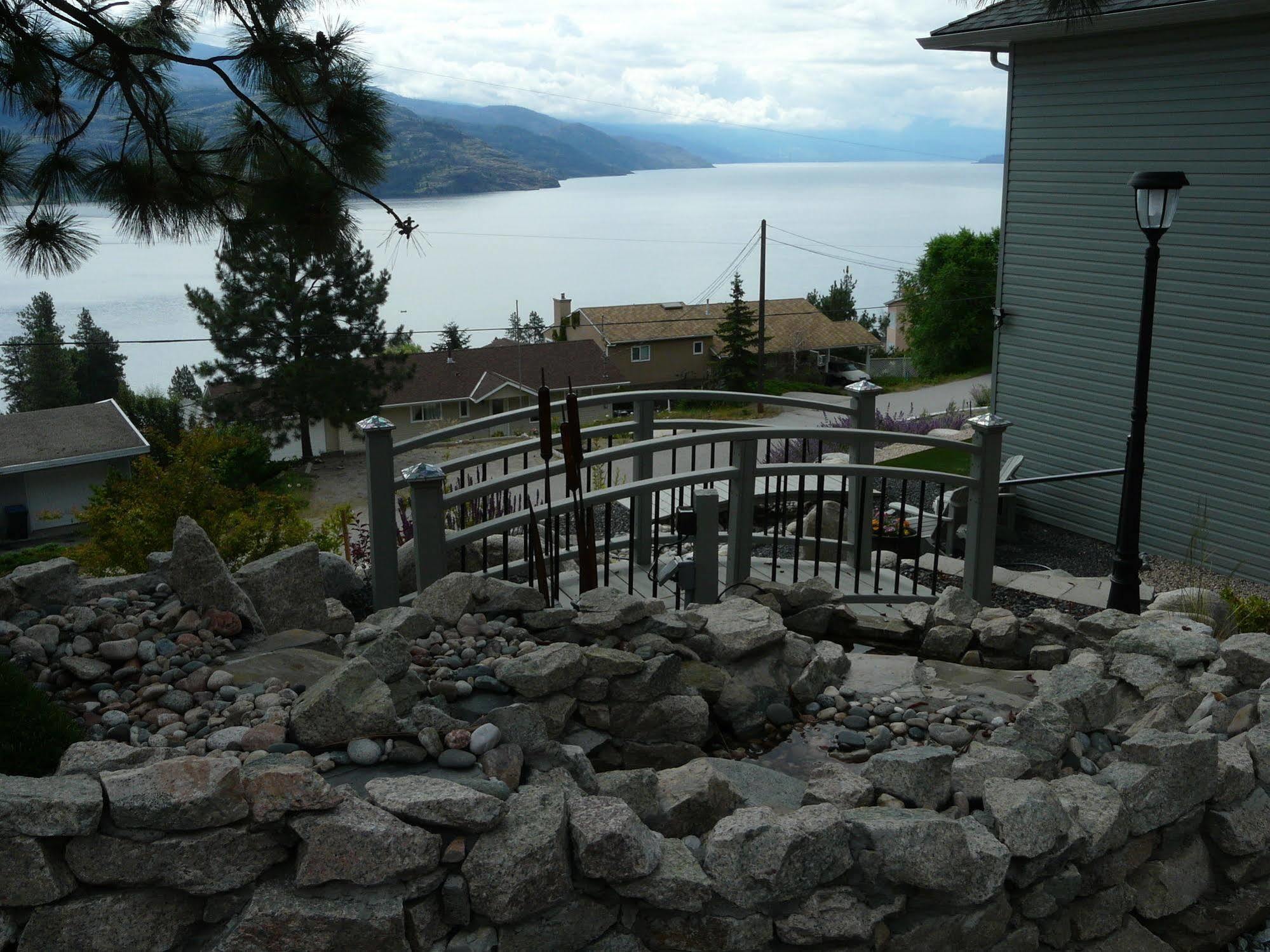 Heartstone B&B Peachland Exterior photo