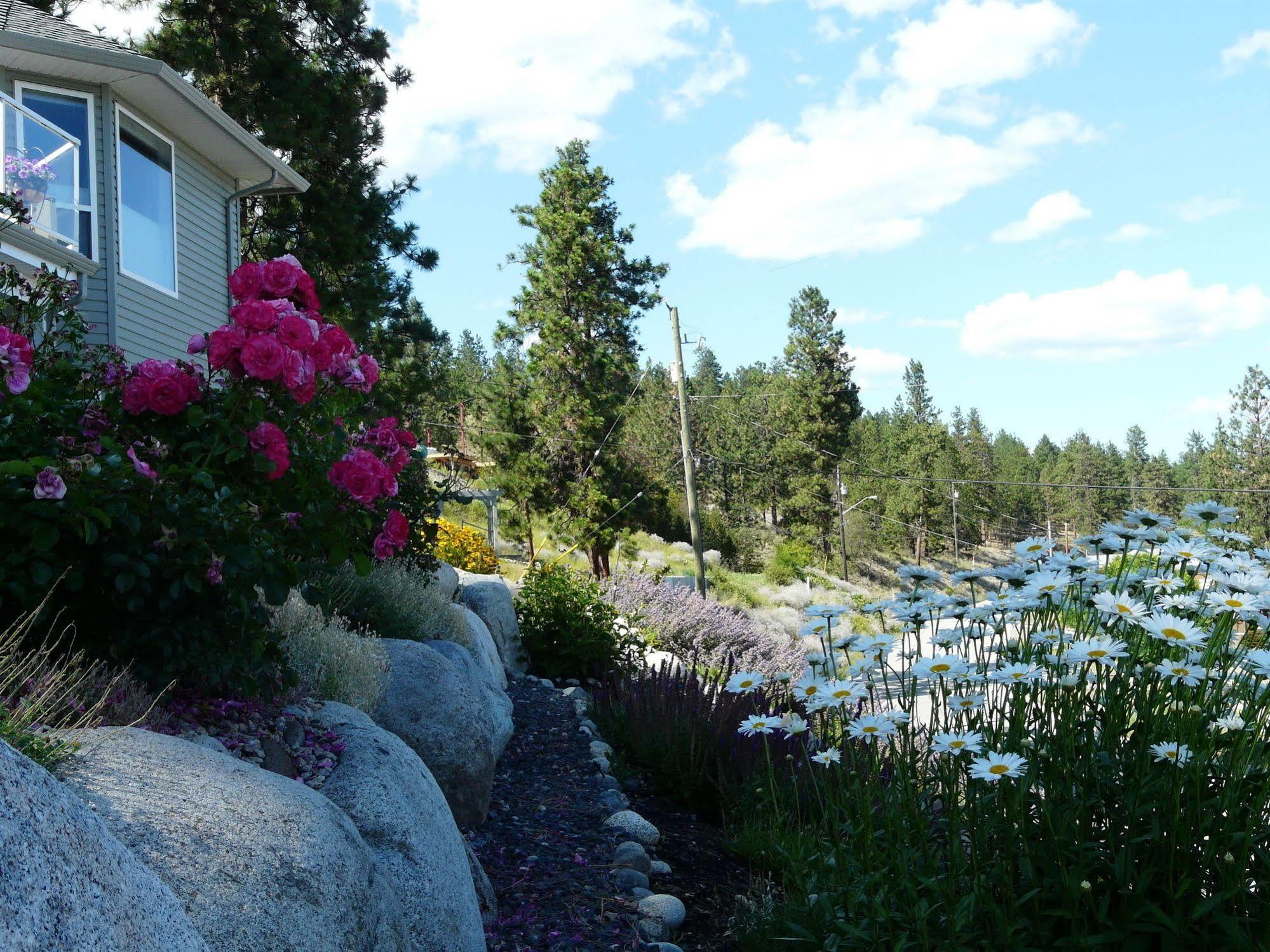 Heartstone B&B Peachland Exterior photo