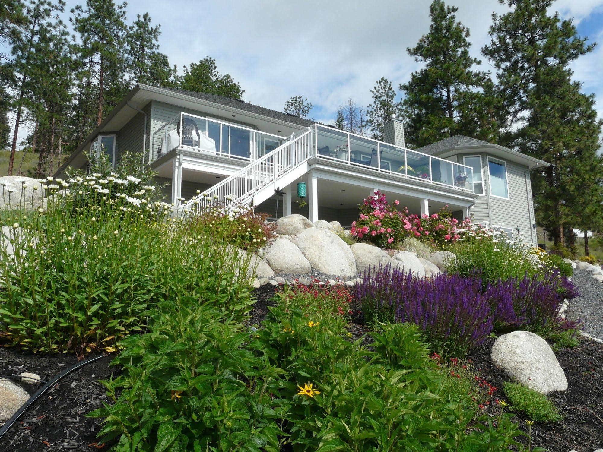 Heartstone B&B Peachland Exterior photo