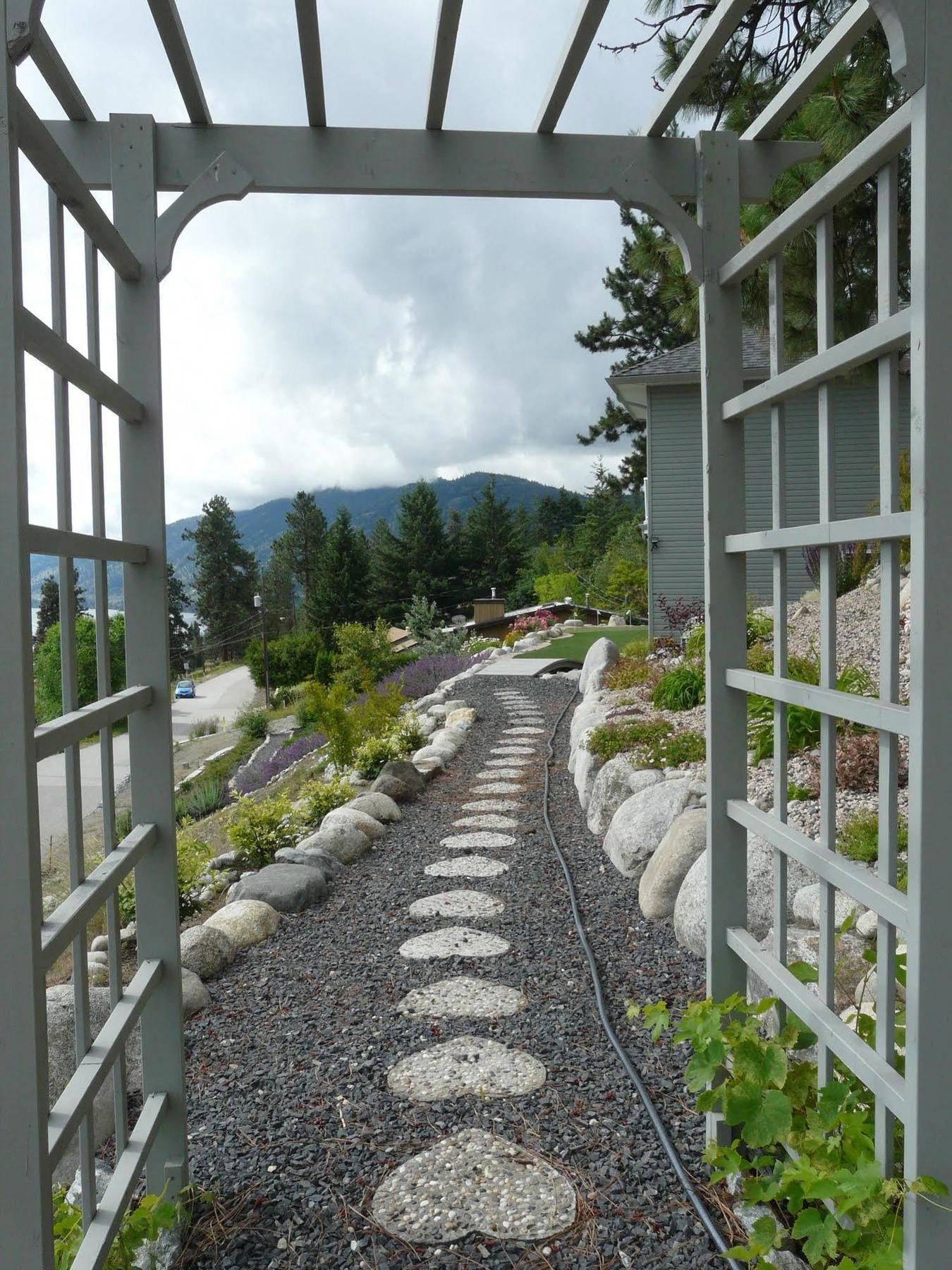Heartstone B&B Peachland Exterior photo