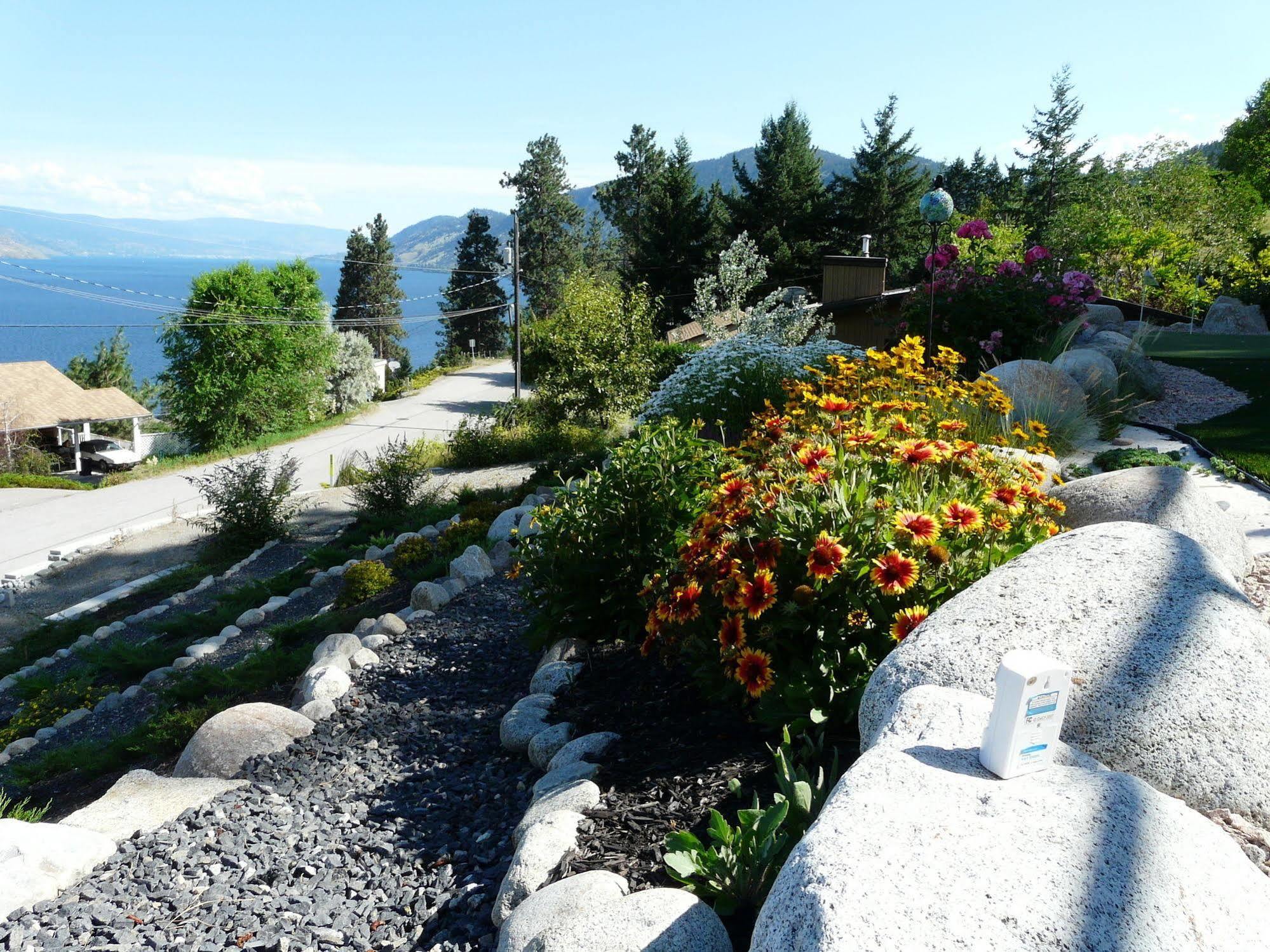 Heartstone B&B Peachland Exterior photo